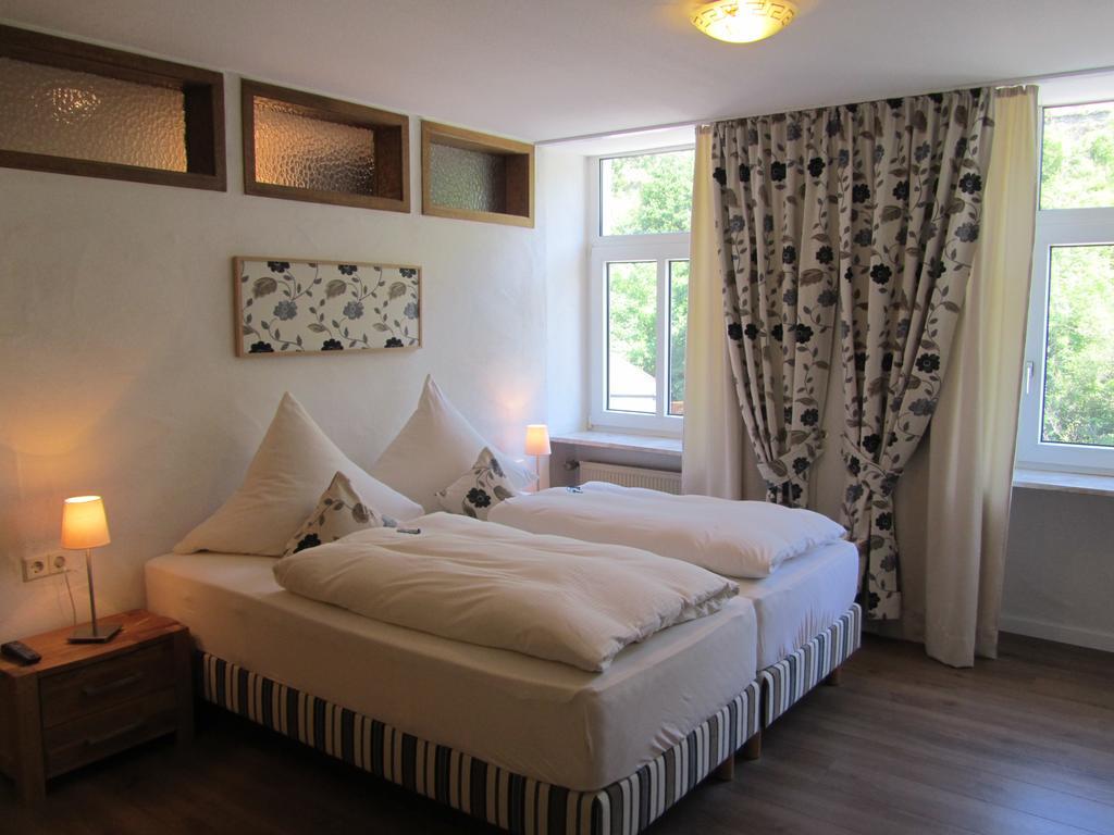 Moselland Hotel Im Enderttal Zum Onkel Willi Cochem Room photo