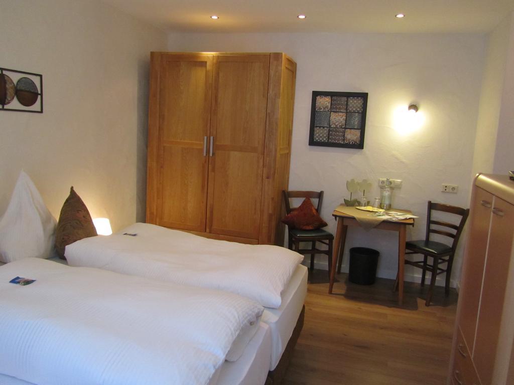 Moselland Hotel Im Enderttal Zum Onkel Willi Cochem Room photo